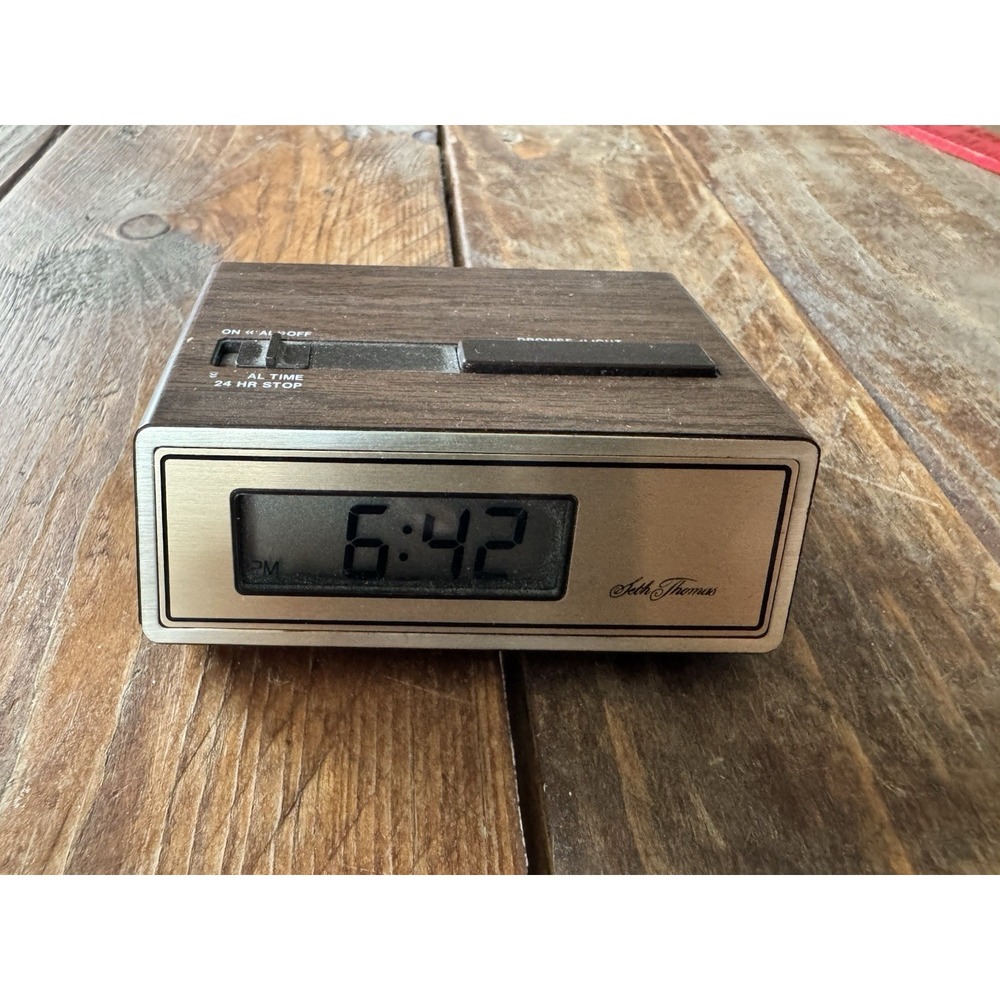 Vintage Small Electric Battery Clock Digital Wood Grain Eclectic 90s Kitschy